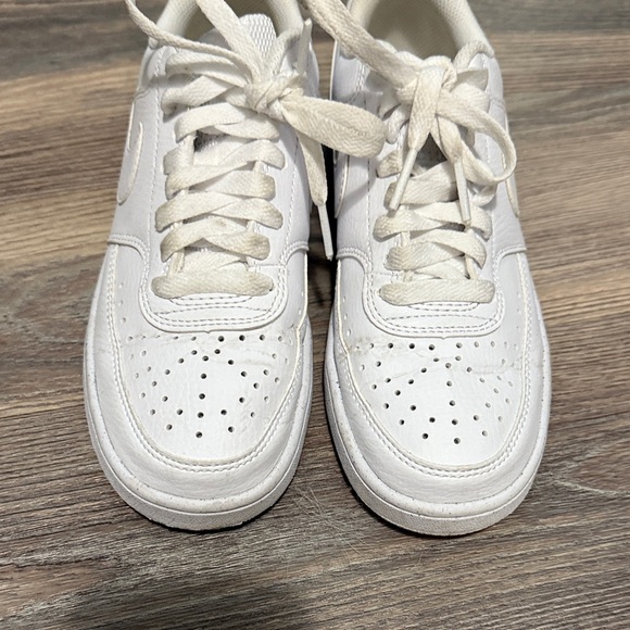 Nike White Women's Sneakers - Picture 2 of 2